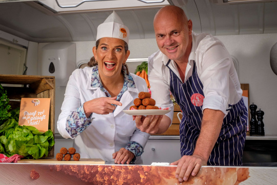 Cora en Jaap Korteweg presenteren de Vegetarische Kroketten